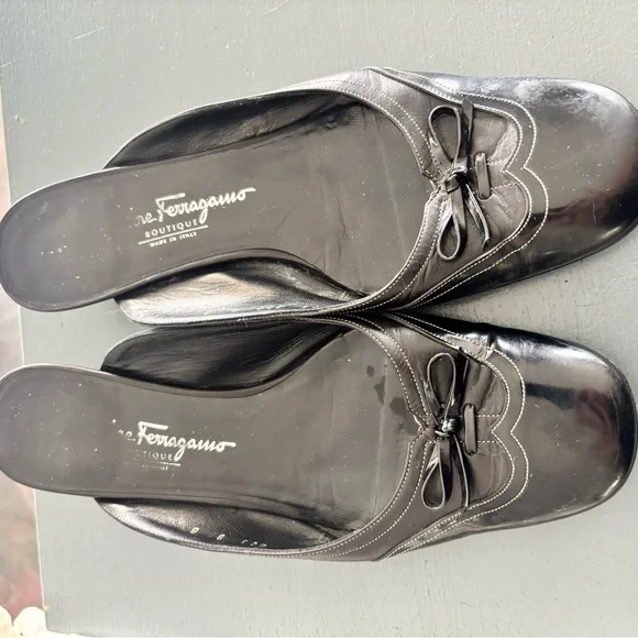 Salvatore Ferragamo Womens Black Suede & Patent Leather Wingtip Mules size 9 - Picture 9 of 9